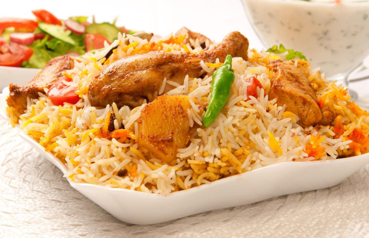 1 full tray biryani feeds how many