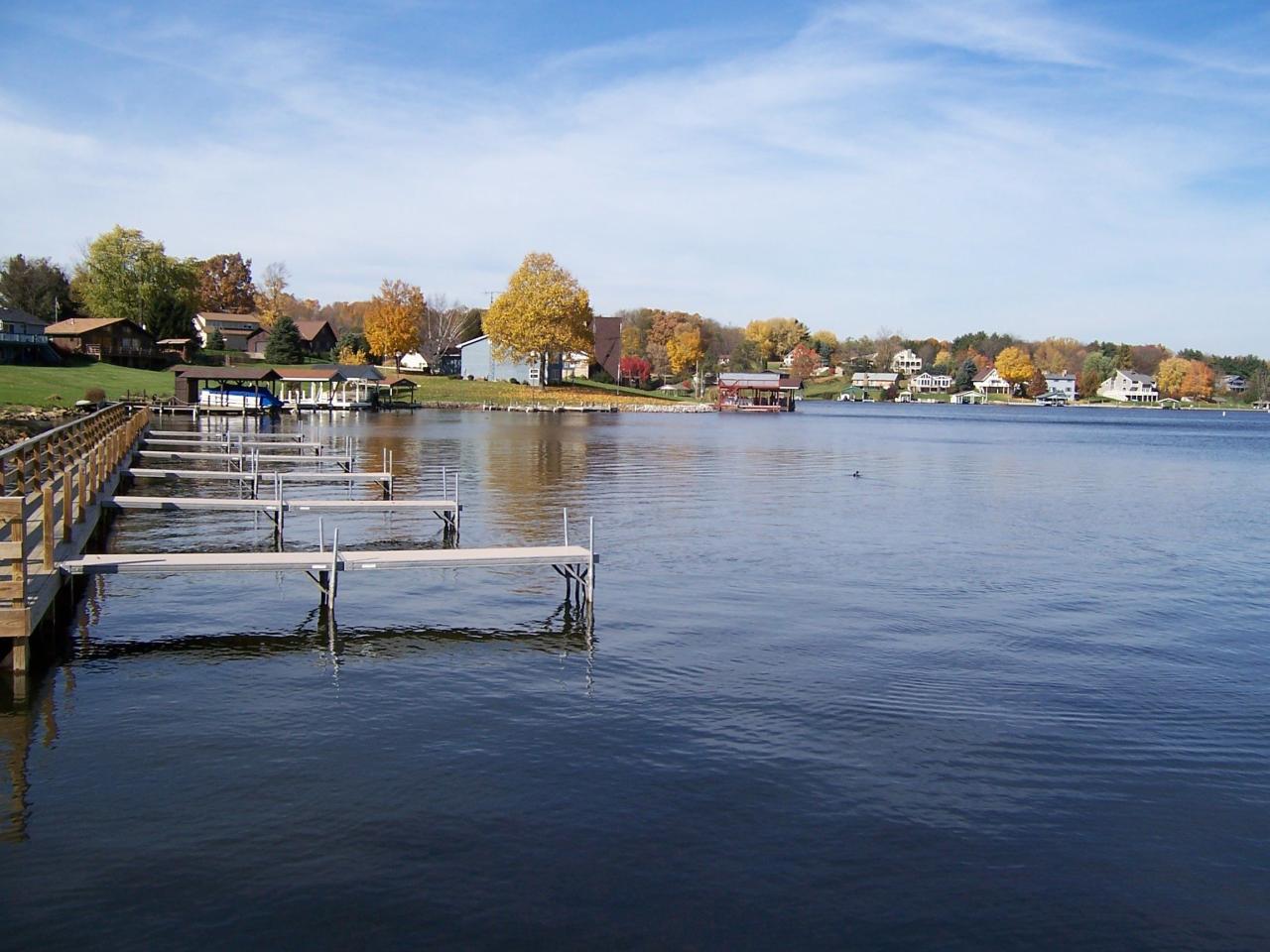 How big is apple valley lake ohio